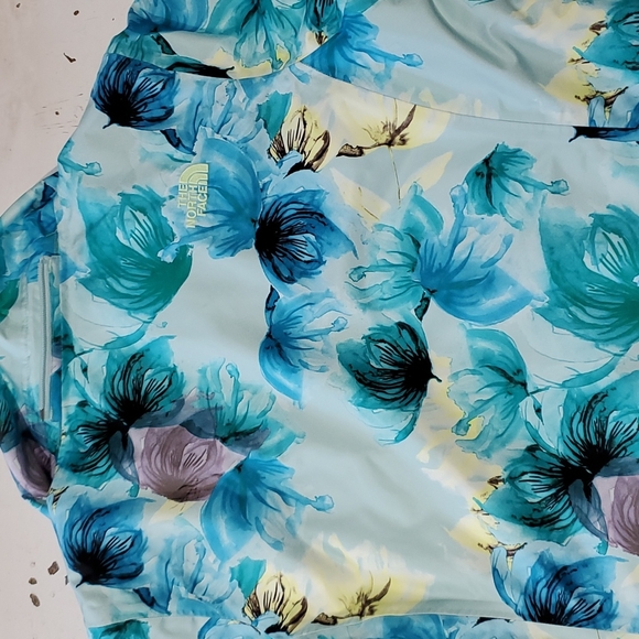 The North Face Floral Ski/Snowboard Coat with Hood, Size Medium - Picture 5 of 6